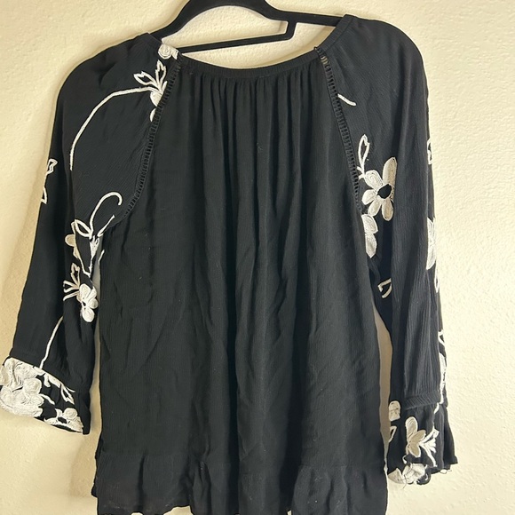 INC International Concepts Black and White Off-Shoulder Bell Sleeve Blouse - Picture 4 of 5